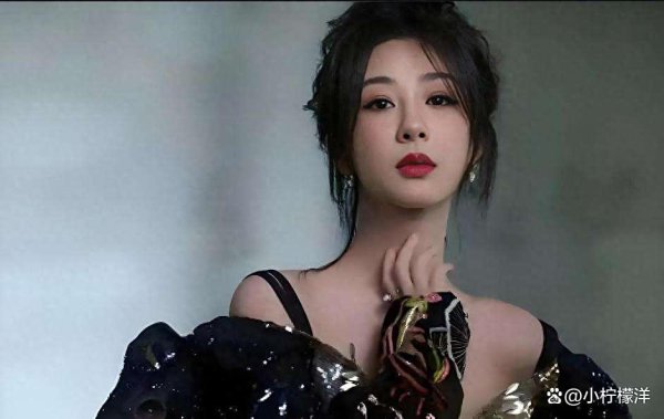 没戏拍到大女主，杨紫的逆袭东谈主生：莫得一朵花从一运转即是敞